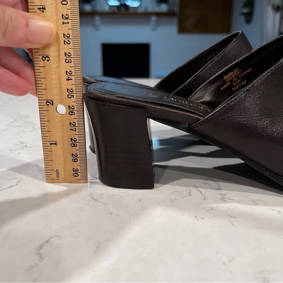 LIZ CLAIBORNE Y2K Brown Leather Square Toe Heeled Mules Size 6.5 - Picture 13 of 14